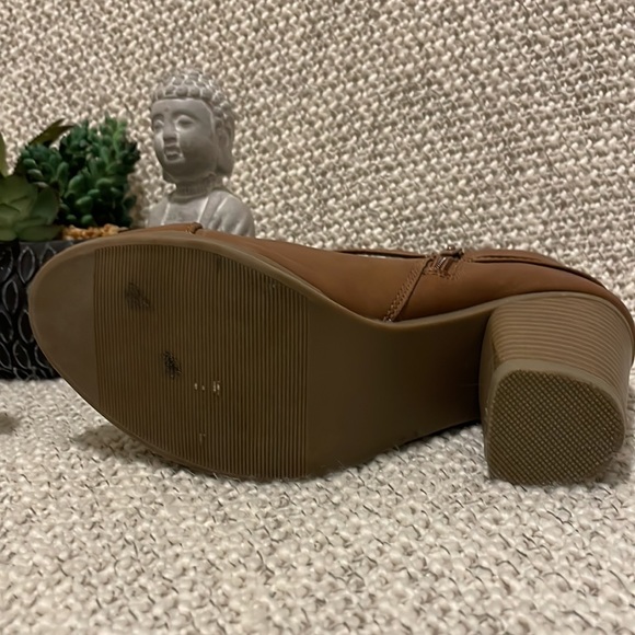 Coyote Brown LC Zippered Heels/Ankle Booties - Picture 3 of 5